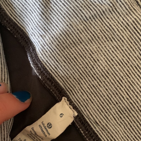 Lululemon capri size 6 - Picture 4 of 5